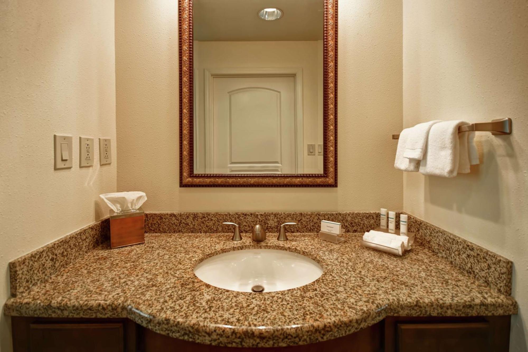 โฮมวูด สวีท บาย ฮิลตัน นอร์ท ชาร์ลสตัน/แอร์พอร์ต Hotel นอร์ทชาร์ลส์ตัน ภายนอก รูปภาพ